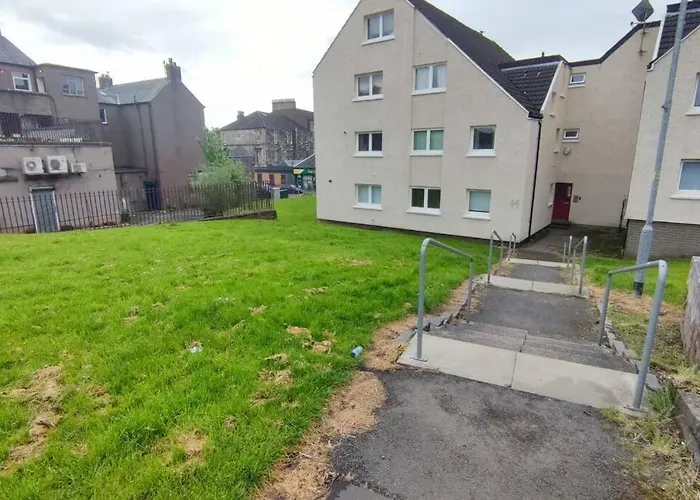 Lovely 2 Bedroom Modern Ground Floor Flat