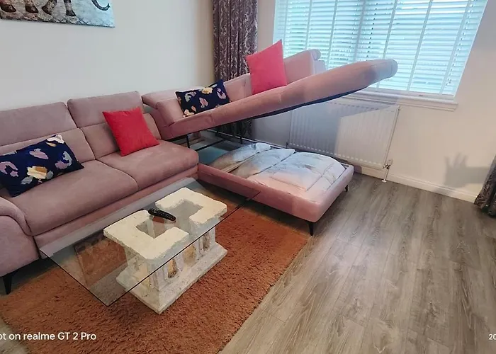 Lovely 2 Bedroom Modern Ground Floor Flat