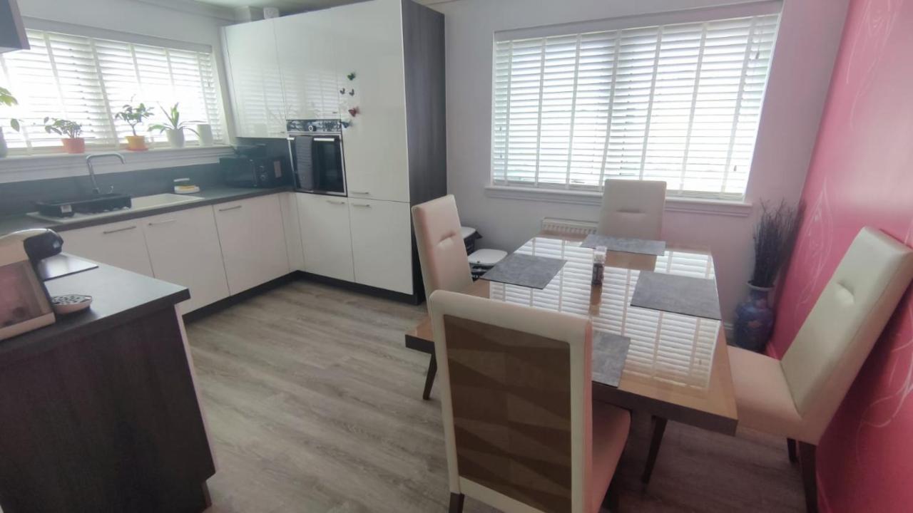 Lovely 2 Bedroom Modern Ground Floor Flat Apartment