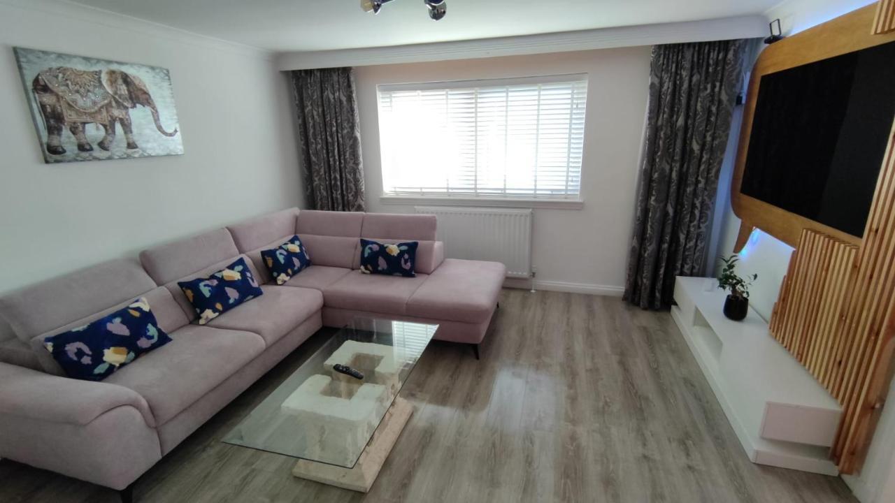 Lovely 2 Bedroom Modern Ground Floor Flat * Clydebank