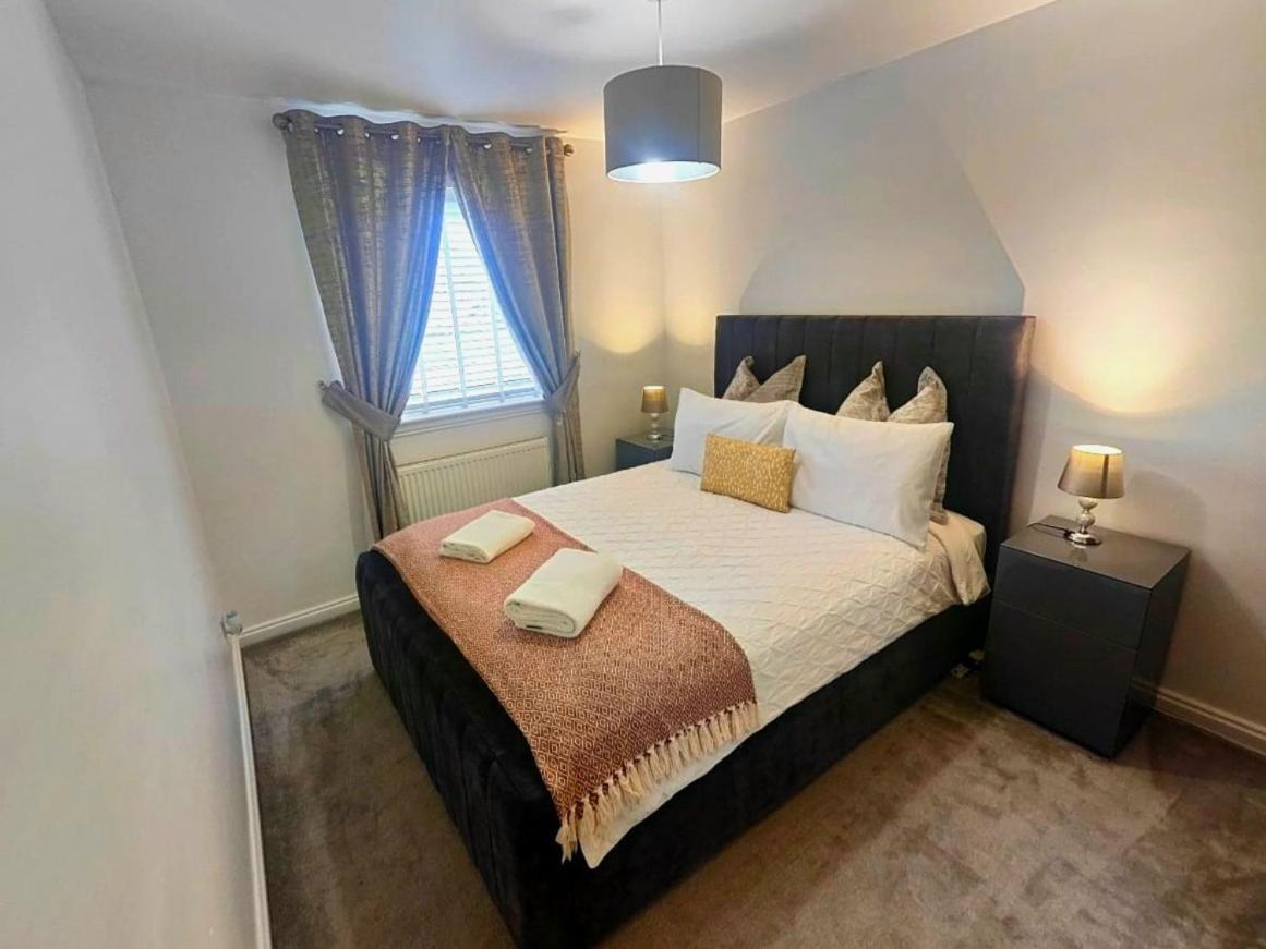 Lovely 2 Bedroom Modern Ground Floor Flat Apartment