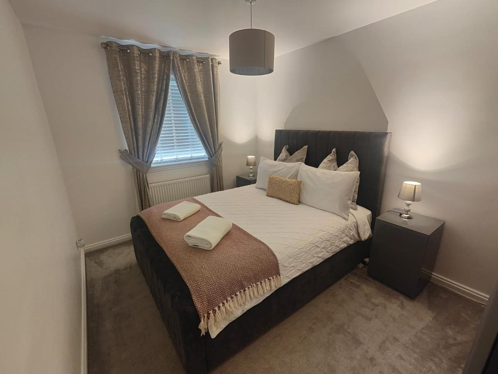 Lovely 2 Bedroom Modern Ground Floor Flat Apartment