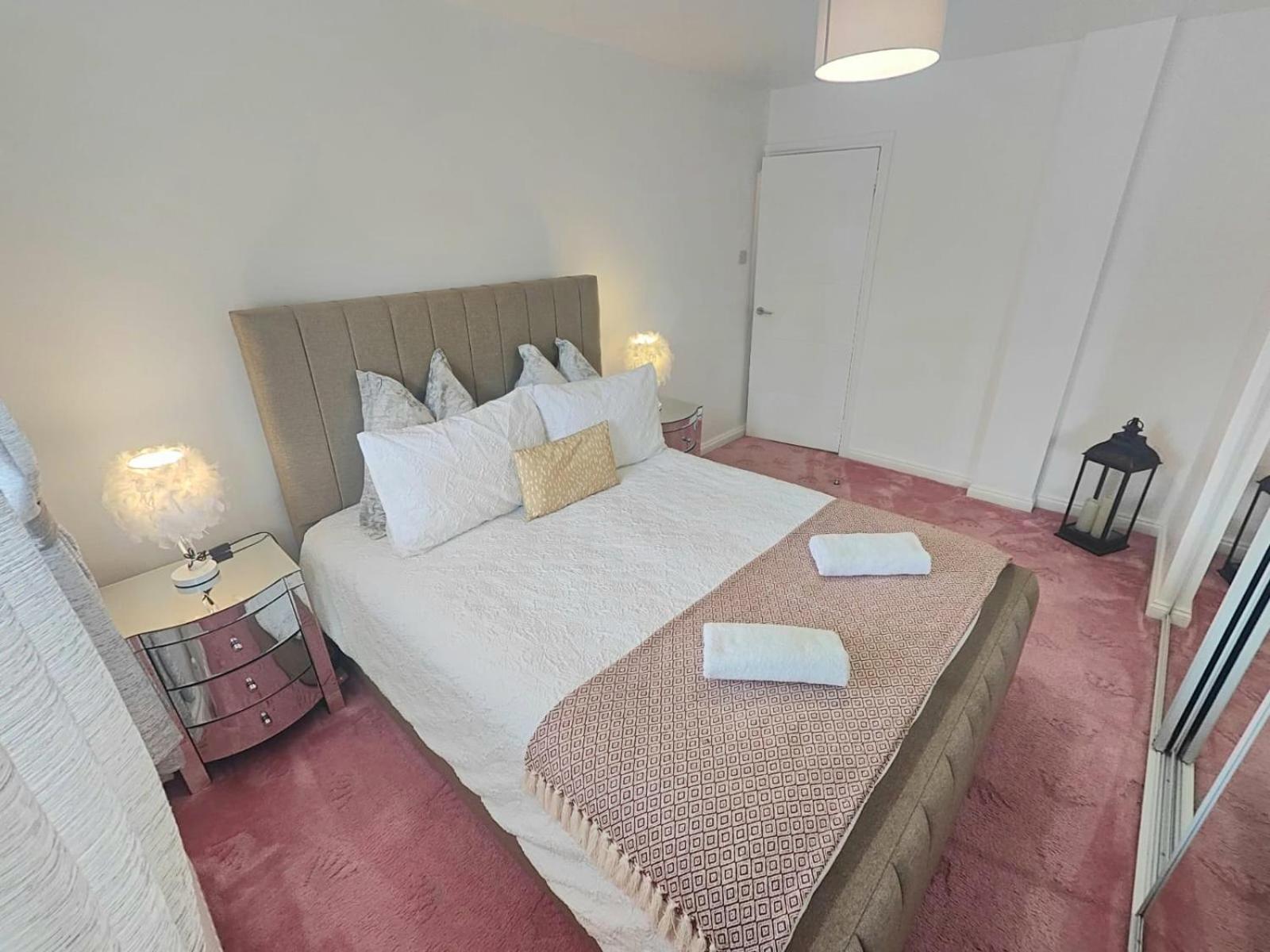 Lovely 2 Bedroom Modern Ground Floor Flat Apartment Clydebank